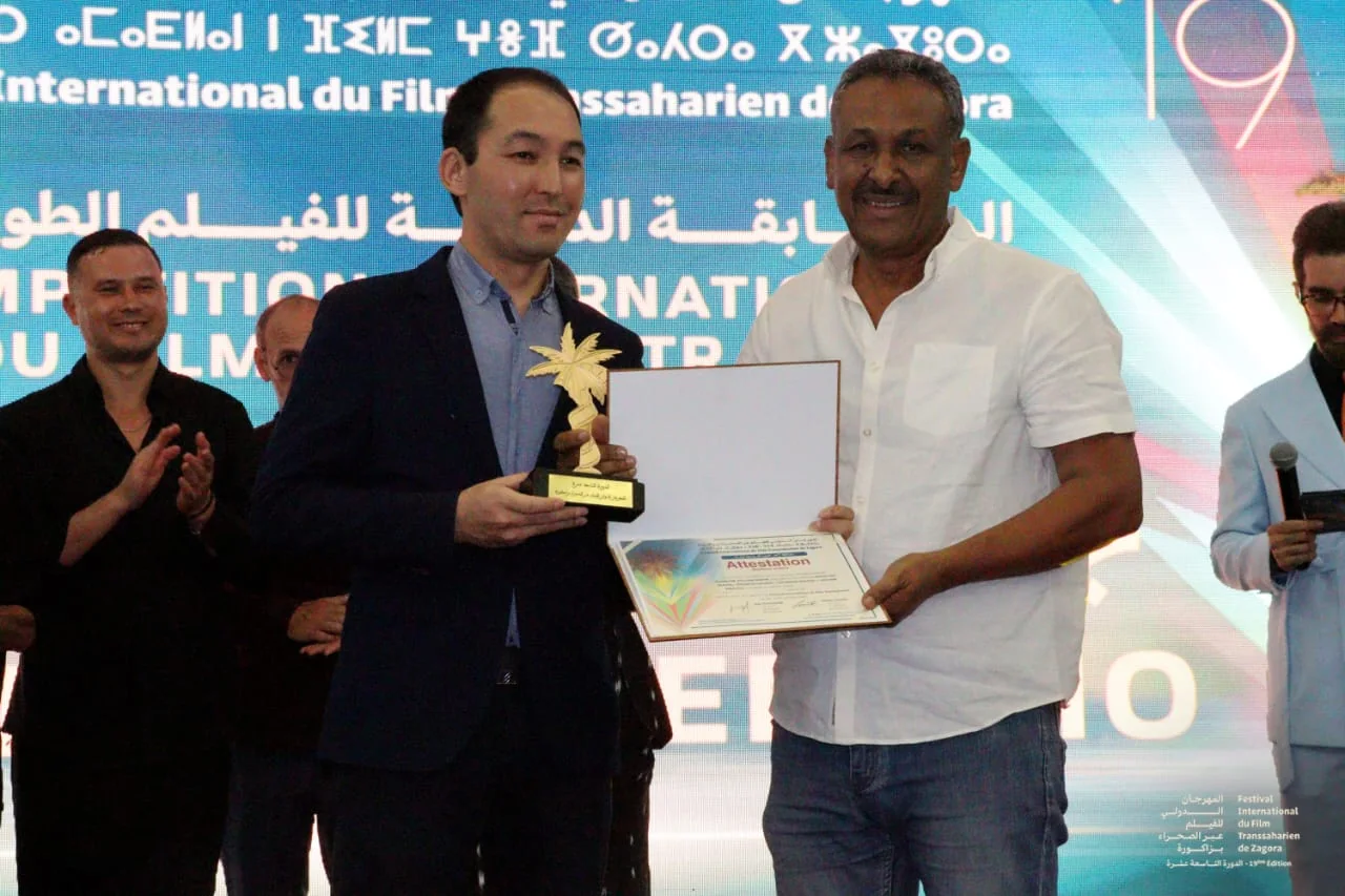 A trophy presentation from the Zagora film festival’s nineteenth-edition gallery.
