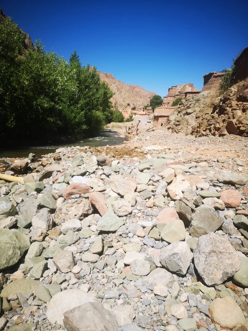 Rocky riverside and village houses at Ichbaken