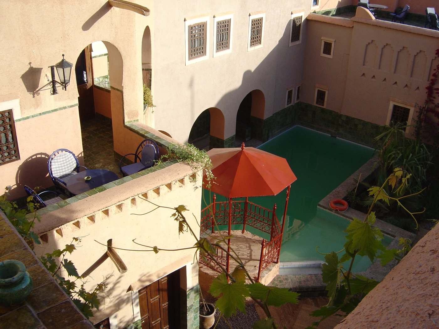Dar Daif courtyard and swimming pool, photographed 2004-04-24